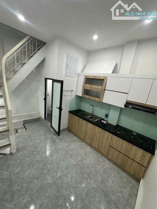 Bán Nhà Nguyễn Thái Học: 3,6 Tỉ,DT Vuông 15m,MT 3m,Cách Mặt Phố 15m..