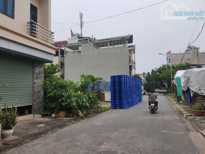 BÁN LÔ NHÌN VƯỜN HOA TIỀN XÁ, HẠP LĨNH, BN. DT 90M2 MT 5M GIÁ 4,8 TỶ