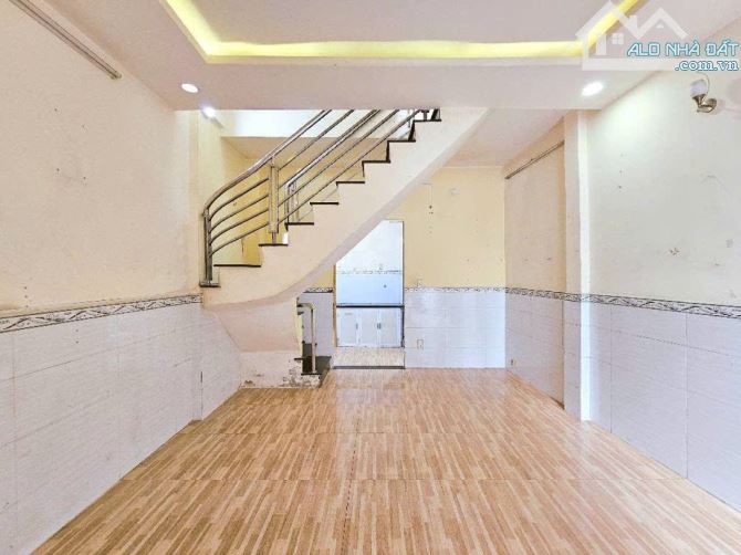 Nhà Vuông 2 tầng 28m2 – Nguyễn Văn Công QV