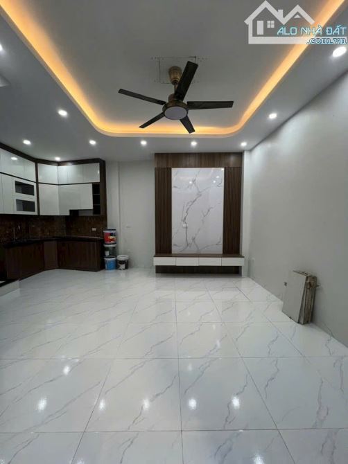 Bán nhà lô góc 2 thoáng Lê Quang Đạo – 35M x 5T, dân xây, ô tô 6,5 tỷ.