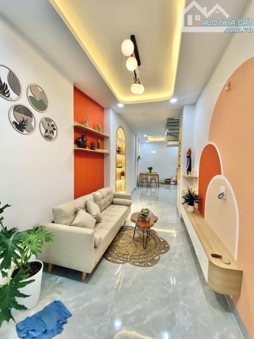 Nhà mới 2 tầng + Sân vườn 32m2 – Phạm Văn Đồng QV