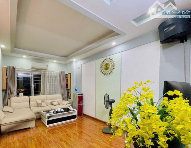 🏡Bán gấp Nhà MỚI 5 Tầng NỘI THẤT XỊN, TT Cầu Giấy chục bước ra Ô TÔ, 8,6 Tỷ