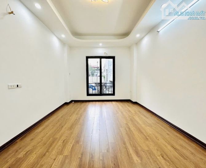 Ngay cạnh Đại học Sư phạm – 6 tầng, ô tô đỗ cửa, 2 mặt ngõ KD, ngõ thông, hơn 10 tỷ