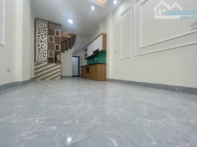 Nhà Đẹp- HỒ TÙNG MẬU - CẦU GIẤY -38M x 5 TẦNG -NGÕ THÔNG- Ô TÔ ĐỖ GẦN - 8.2 TỶ