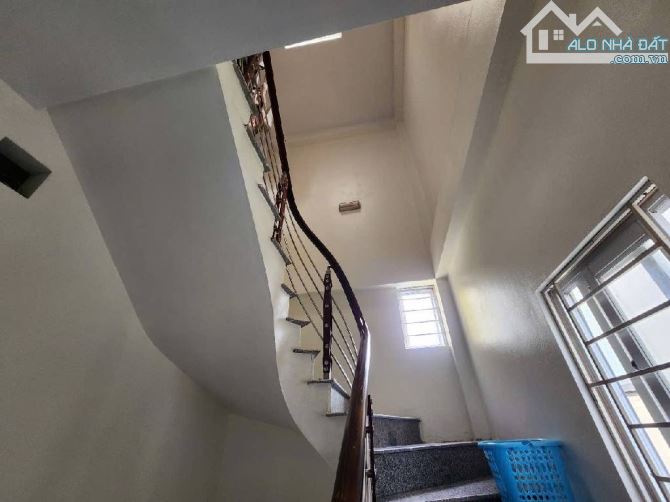 RẺ NHẤT KHU VỰC BÁN ĐẤT TẶNG NHÀ 62M, 2T T TÂM VIỆT HƯNG, 5,6 TỶ, Ô TÔ CÁCH VÀI CHỤC MÉT