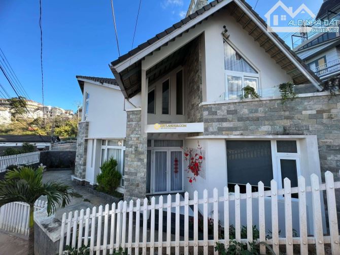Bán villa 2 tầng, sổ riêng, đường oto,Ba Tháng Tư, P3 Đà Lạt – 200m2 – giá 15 tỷ