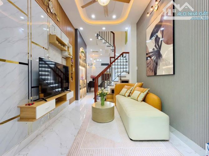 GẤP, HÀNG NGỘP! Đường Cô Giang 4tỷ2 Dt 53m2 (3PN 3WC), Hẻm 3m có vỉa hè