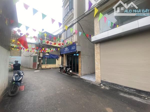 BÁN NHÀ ĐÔNG LA -HOÀI ĐỨC- 30M-5 TẦNG-4.3 TỶ -Ô TÔ ĐỖ CỔNG