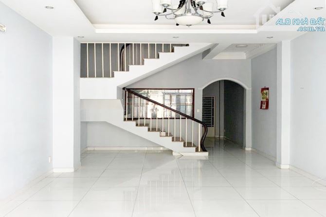 Bán nhà Hồ Văn Huê Phú Nhuận, hẻm xe hơi, 52m² (4mx 14m) 4 Tầng - Giá 11.6 tỷ TL