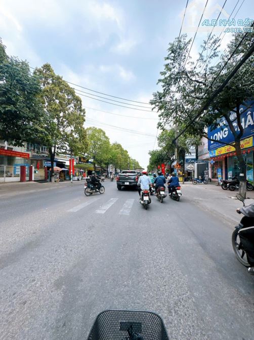 Bán nhà hơn 300m2 Mặt Tiền Nguyễn Ái Quốc gần BiGC khu B5 P. Tân Hiệp Biên Hòa 19tỷ7