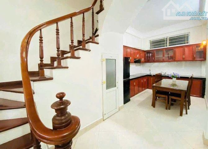 Bán nhà Cầu Giấy – 46m² x 5T – ngõ thông – KD, ô tô gần – giá nhỉnh 8 tỷ