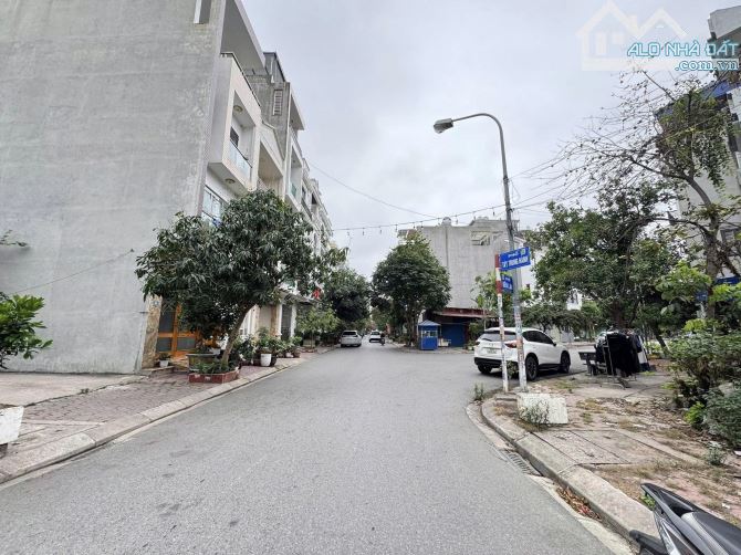 Bán đất Lô 17 mr Lê Hồng Phong , mặt đường Tây Trung Hành  Đường to dân cư văn minh DT : 6