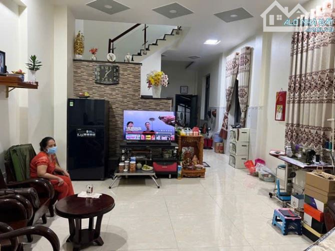 Bán gấp nhà 3 tầng mới toanh 333m2 - vị trí đẹp giá siêu rẻ chỉ 5.9 tỷ