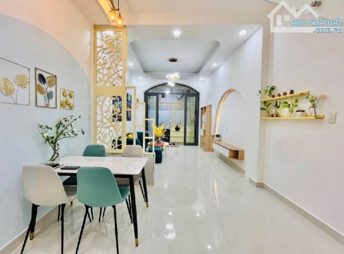 NGÃ TƯ PHÚ NHUẬN, 3 Tầng 3PN, gần 40m2, P15 Phú Nhuận, nhỉnh 5 ty TL