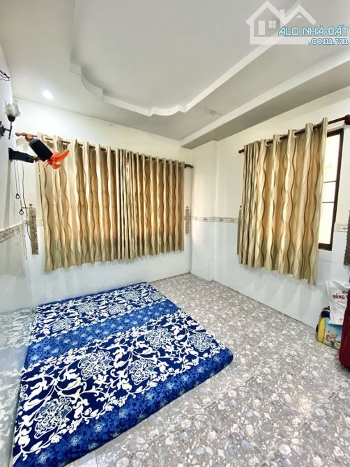Bán gấp nhà, Hoàng Sa, P5, Tân Bình, 4.5 x 8.5m, 3Tầng, hẻm 3m thông, Chỉ 4.5Tỷ(TL)