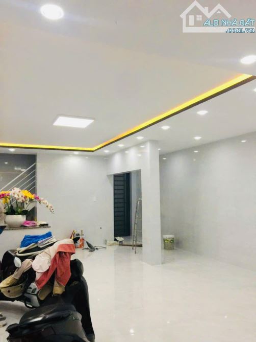 NHÀ ĐẸP GIÁ TỐT NGUYỄN SƠN - 50M2 - HXH - GIÁ CHỈ NHỈNH 3 TỶ