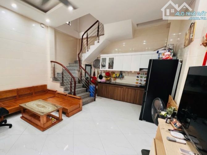 🔥KHÔNG CÓ CĂN THỨ 2 - PHỐ TRẠM 6.x Tỷ CĂN GÓC 2 THOÁNG 39M2 x 5 TẦNG ÔTÔ ĐỖ CỬA - NHÀ ĐẸP