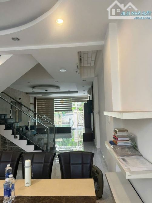 Mặt tiền đường ngay công viên An Khánh, gần Xa lộ Hà Nội ngang 5m dài 20m 5 tầng nhỉnh 27T