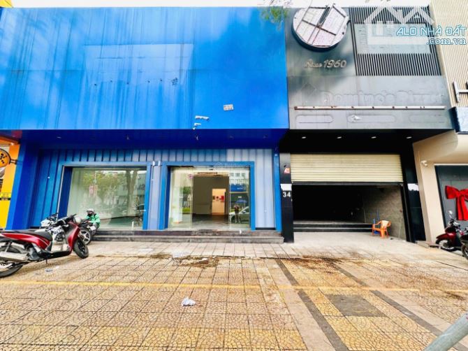Nhà mặt tiền đường Nguyễn Văn Linh. Vị trí đẹp gần cầu Rồng. 30,32,34 với bề ngang 15m