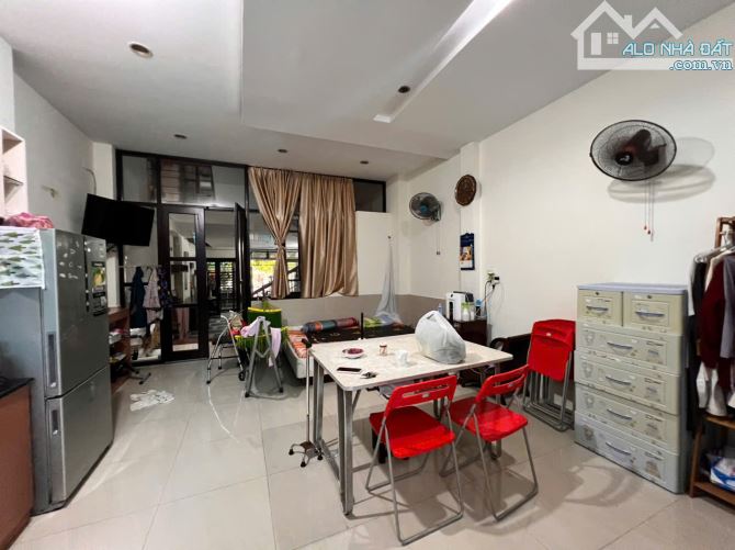 Bán nhà đẹp 4 tầng đường 11m Dương Thị Xuân Quý, phường Mỹ An - khu đông đúc
