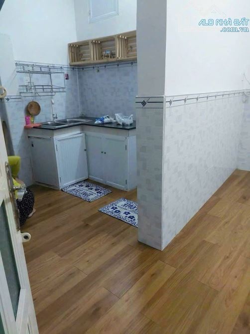 Nhà shr gần tô ký hẻm xe hơi. Tmt quận 12