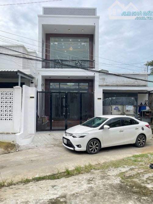 Bán nhà MT gần Trường Tiểu học Long Trạch 1, giá 2 tỷ 7, diện tích 105m2