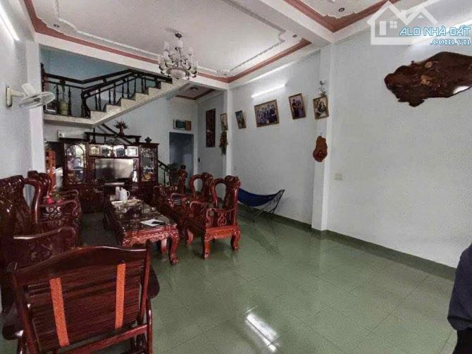 Cho thuê nhà nguyên căn mặt tiền Hùng Vương