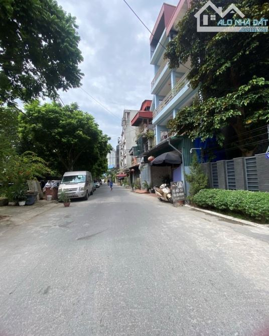 OTO 7 CHỖ ĐỖ CỬA Ngô Thi Sỹ, Hà Đông. THANG MÁY nhập khẩu, 35m Giá 9 tỷ