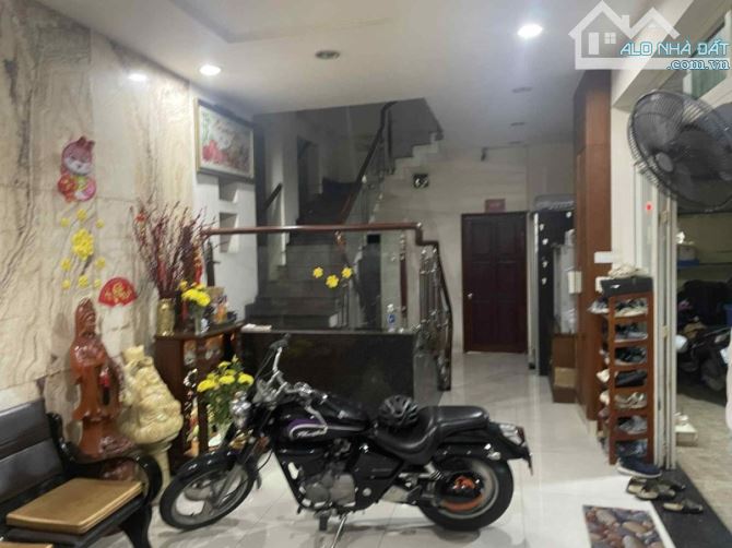 Gấp bán nhà Bà Hạt, Quận 10 - Đường trước nhà rộng 12m - 152m2 (5.5 x 17) nở 16m - 4 tầng