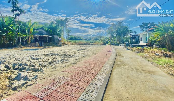 Bán đất thổ cư 200m2. ngay sông duy vinh. ngang 10m. gần Hội an và chợ Bàn Thạch.