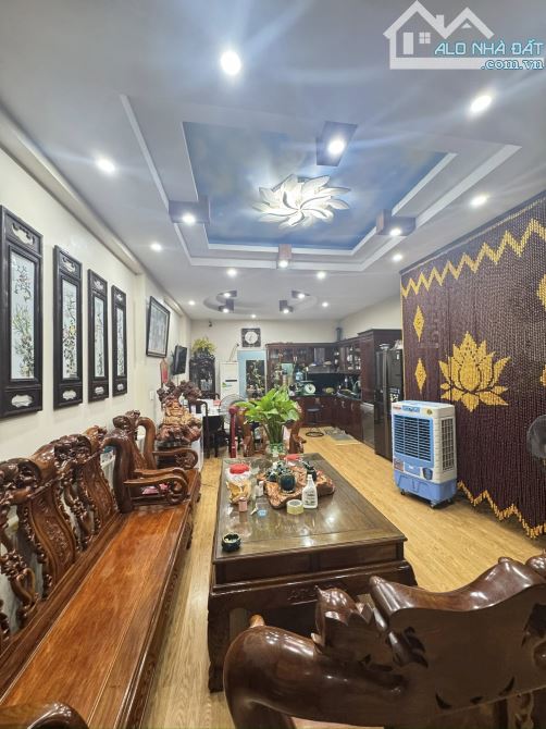 BÁN NHÀ HÀO NAM ĐỐNG ĐA 47m 5Tầng Mt 4.5m GIÁ 12.5 TỶ NGÕ THÔNG KINH DOANH.