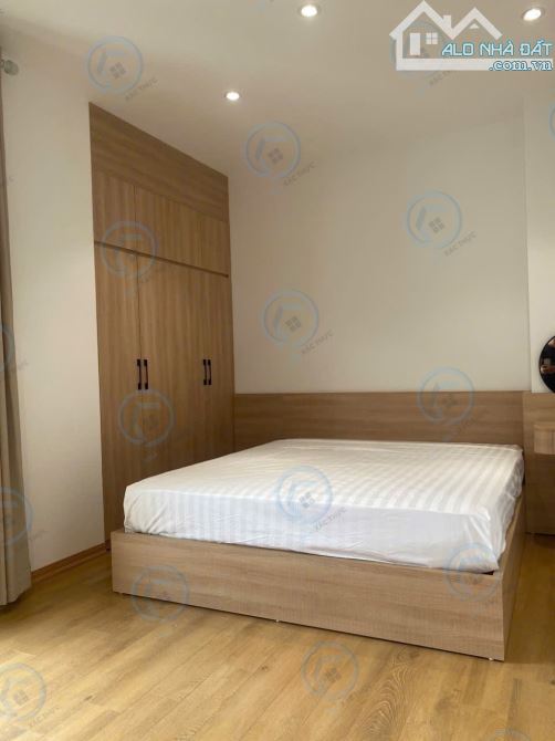 Bán nhà Trích Sài 100m2 x 9T, Lô Góc, View Hồ 41 tỷ cho thuê 135 tr/tháng