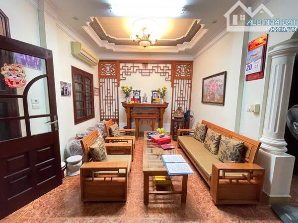 SIÊU PHẨM THỔ QUAN ĐỐNG ĐA 15 TỶ DT 55M MT 4M 5T PHÂN LÔ Ô TÔ TRÁNH VỈA HÈ KINH DOANH