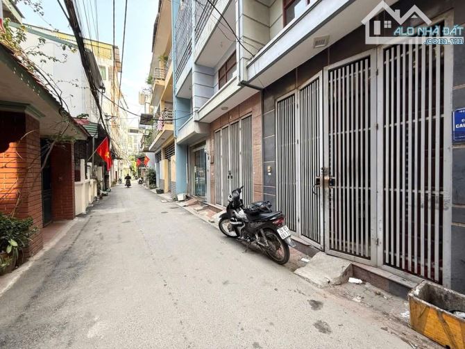 Siêu phẩm Bằng Liệt - Mặt ngõ thông - Ô tô tránh - Kinh doanh nhỏ - Vài bước chân ra phố.