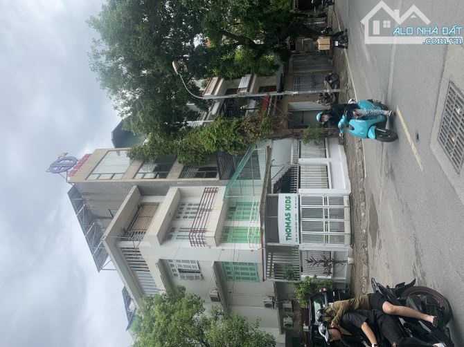 Bán gấp siêu phẩm phân lô Hoàng Quốc Việt- Quận Cầu Giấy DT gần 100M2, MT 10m, ô tô tránh. - 3