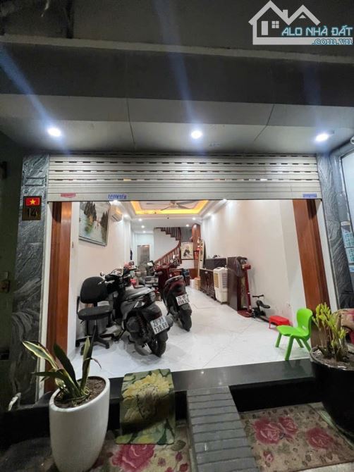 Bán nhà phân lô Pháo Đài Láng 63m², 6T TM, MT 4.4m, vỉa hè, 21 tỷ