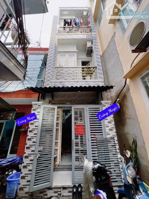 CÁCH HXH 20m - NHÀ 3 TẦNG TẠI NGUYỄN KHOÁI F2. Q4.