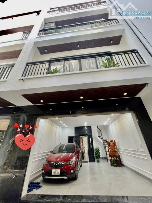 Bán Nhà Ngọc Lâm hơn 11 tỷ-6 TẦNG THANG MÁY-FULL NỘI THẤT-GARA Ô TÔ-TRUNG TÂM-SÔ VUÔNG