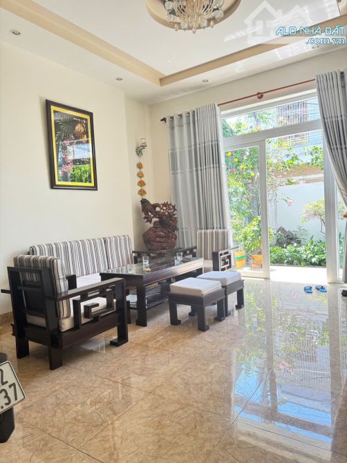 Bán nhà hẻm ô tô đường Mai Xuân Thưởng, cách biển chỉ 800m