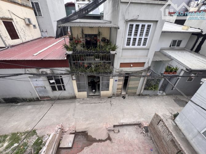 BÁN ĐẤT NGỌC THỤY TẶNG NHÀ 3 TẦNG - Ô TÔ ĐỖ CỬA - LÔ GÓC 3 THOÁNG . 6.8 TỶ