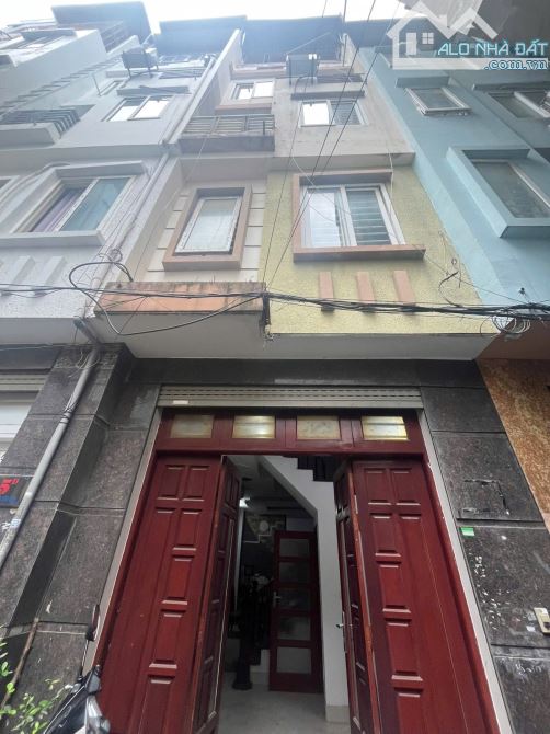 CẦU GIẤY GẦN Ô TÔ 5 TẦNG 4 NGỦ 40m GIÁ 8TY99