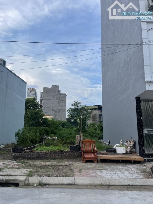 TĐC Tứ Hiệp, Thanh Trì, DT: 67m, MT: 5.15m, giá 17.5 tỷ, 2 vỉa hè, đường 8m, kinh doanh