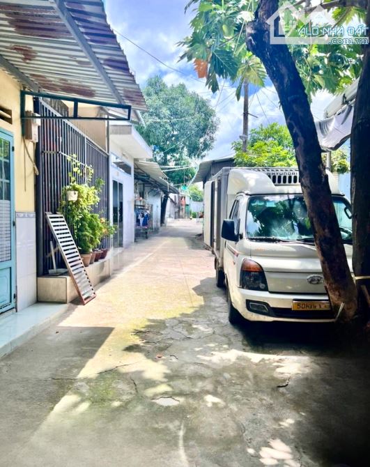 Nhà ngộp LINH XUÂN THỦ ĐỨC DT: 185m2 Dull thổ Hẻm Xe Hơi Giá 5.8 Tỷ