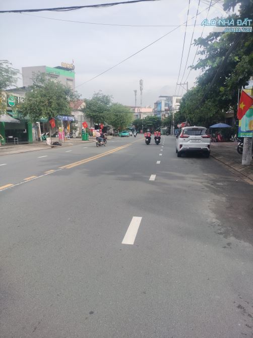 BÁN LÔ ĐẤT DUY NHẤT VIP, MẶT TIỀN ĐƯỜNG D2,CẠNH SÔNG,TRUNG TÂM TĂNG NHƠN PHÚ A,110M²,