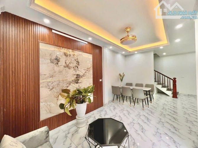 Bán nhà khu vực Lĩnh Nam - Vị trí đẹp - Tiện ích ngập tràn - Giá chỉ 6.8 Tỷ