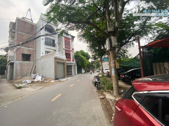 bán căn xây dộc lập 4 tầng vị trí sau nhà mặt đường oto đỗ miễn phí