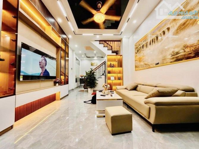 BẠCH MAI - Nhà mới ở luôn - thoáng sáng - ngõ ba gác thông - gần phố - 38m - CHỈ NHỈNH 7Ỷ