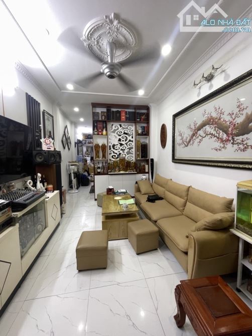 Bán nhà Kim Ngưu , HBT , diện tích rộng , hàng xóm Time City , full nội thất