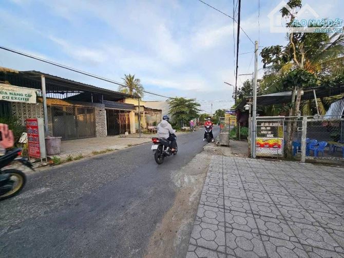 BÁN 840m2 ĐẤT MẶT TIỀN ĐƯỜNG NGUYỄN VĂN TRƯỜNG GẦN TRƯỜNG ĐẠI HỌC FPT