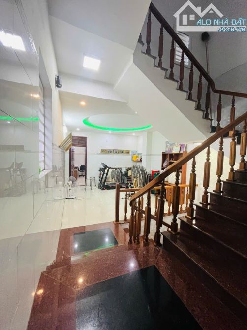 🎉🎉NHÀ MẶT TIỀN PHAN VĂN DỊNH-DIỆN TÍCH CỰC RỘNG 374M2-NGANG GẦN 10M